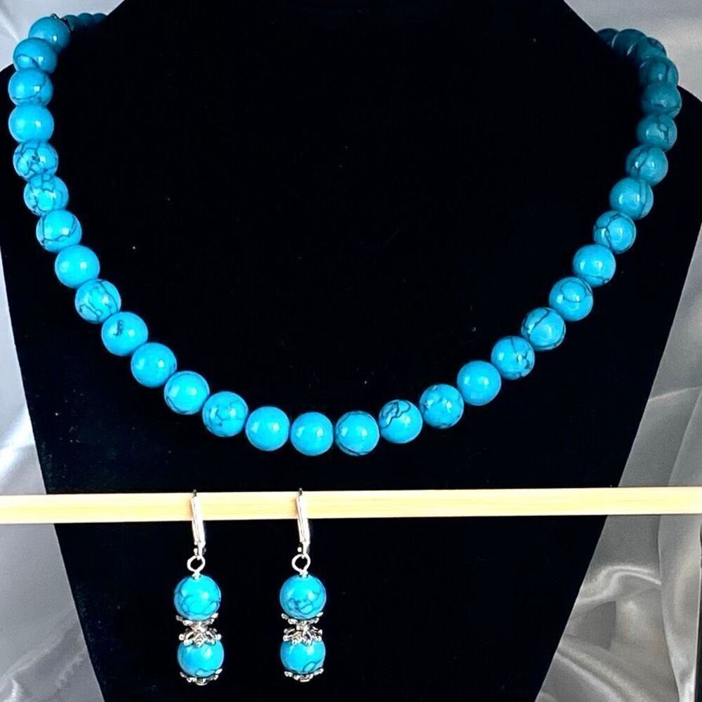 AFH# Striking Turquoise & Silver Matched Necklace & Earrings